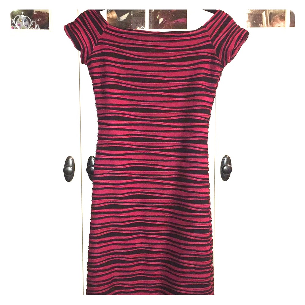 Junior Large Black & Maroon Dress